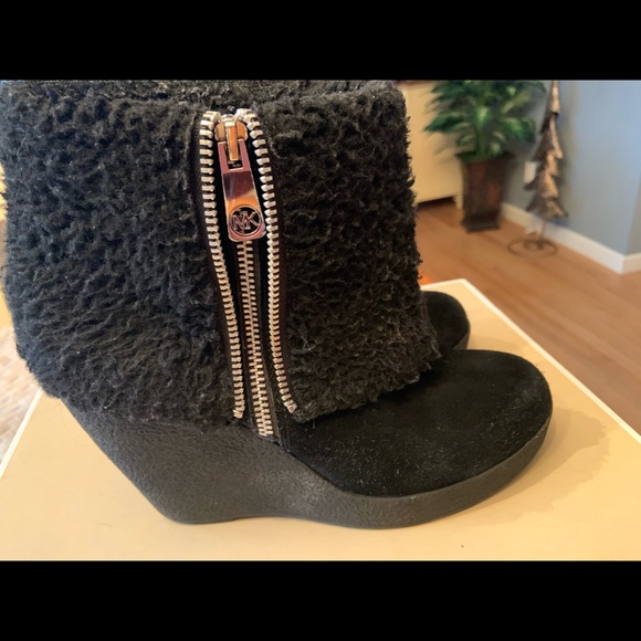 Michael Kors Brandy Bootie Black size 9 - Picture 5 of 7